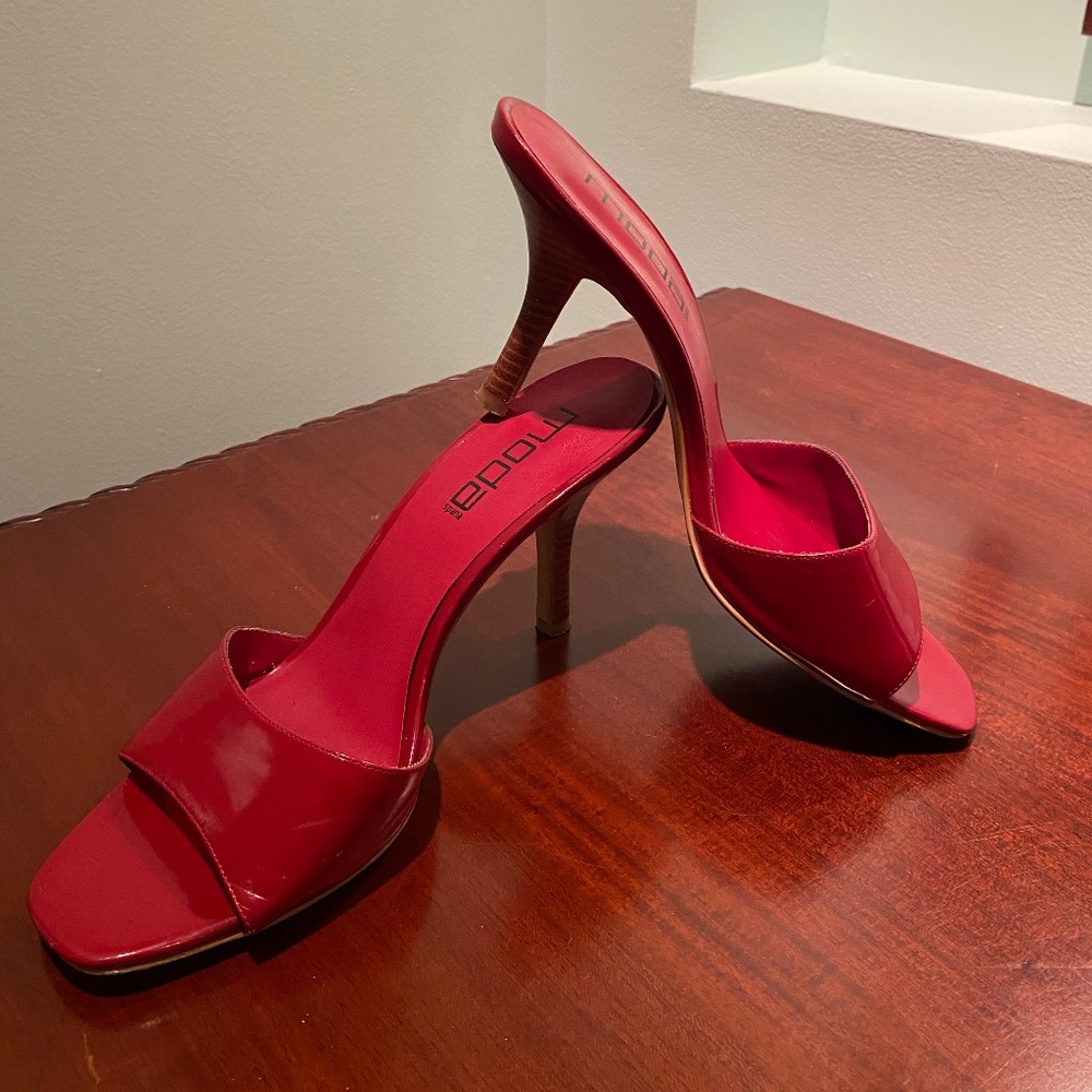 Moda Scarlet Open-Toe Heels